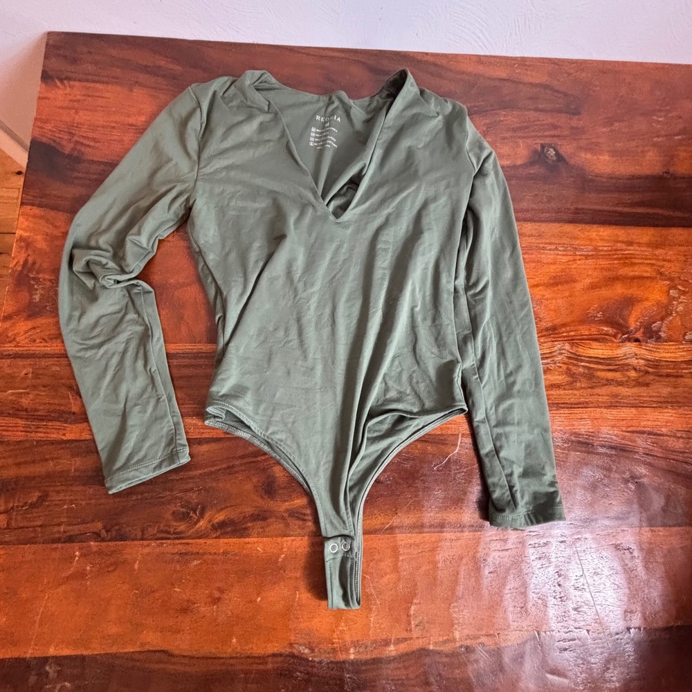 REORIA Womens Long Sleeve Deep V Neck Bodysuit Olive‎ Green Medium Snap Crotch